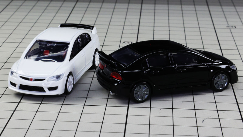 低いフロントと腰高感もあるリアとの比較が面白いです