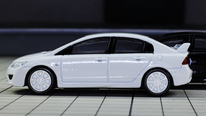 クルマの上面を流れる空気が見えるようなシルエットです