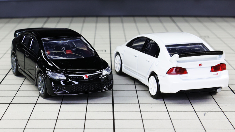 低く空気に切り込むフロントセクション