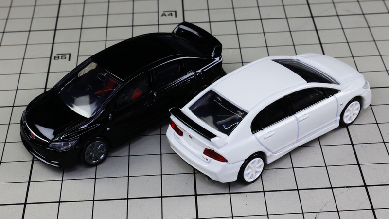 低く空気に切り込むフロントセクション