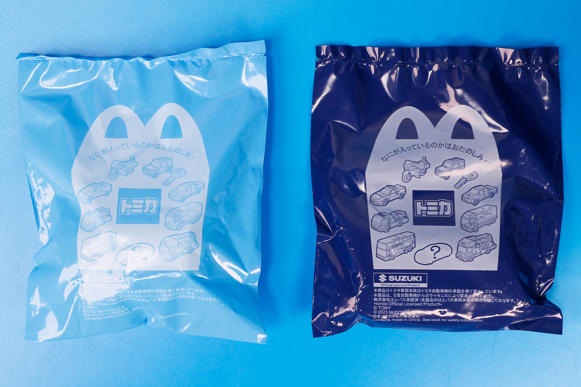 こちらが今回のおもちゃ袋。水色の袋が第1弾、紺色の袋が第2弾だ