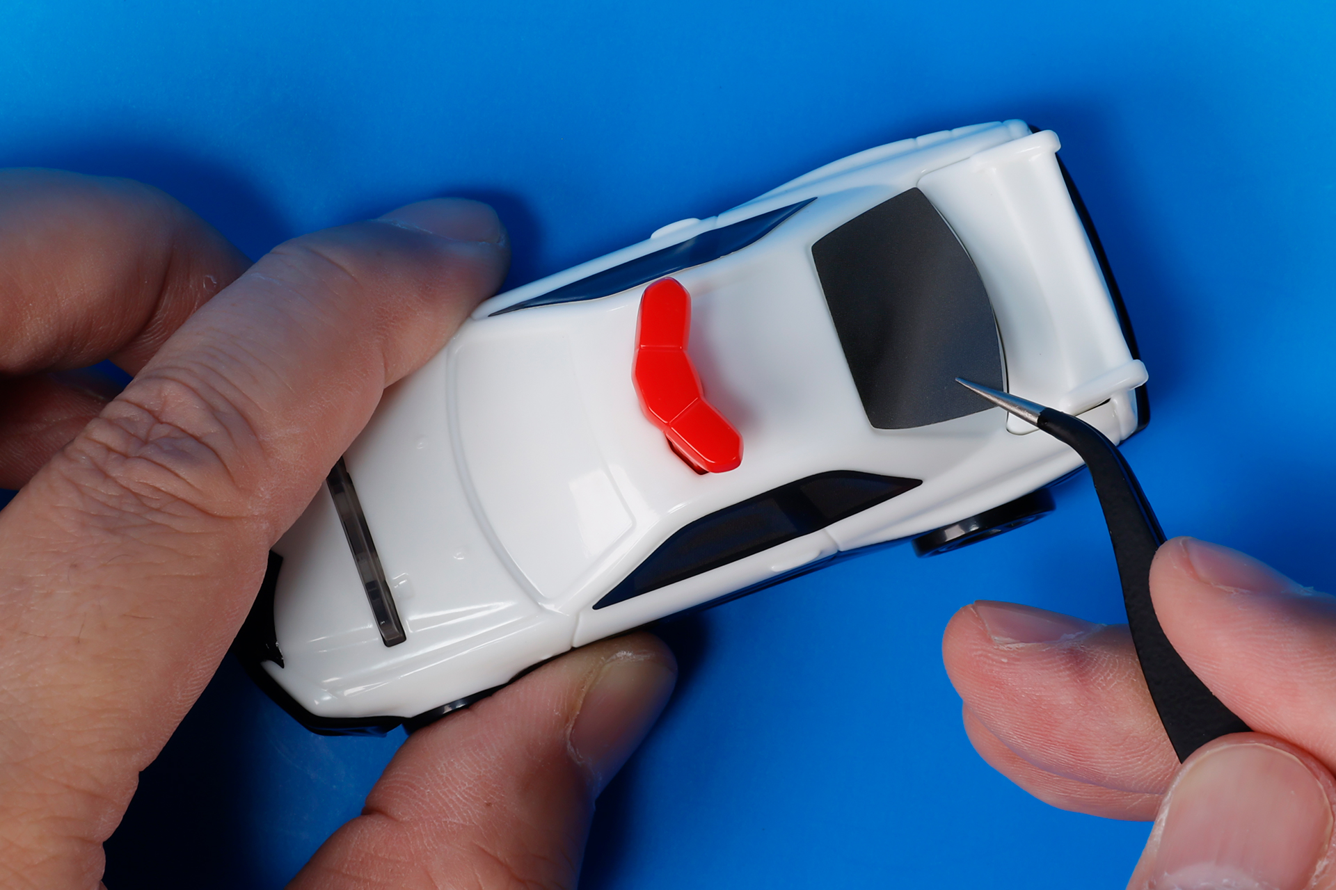 まずはシールをそれぞれの場所に貼っていこう