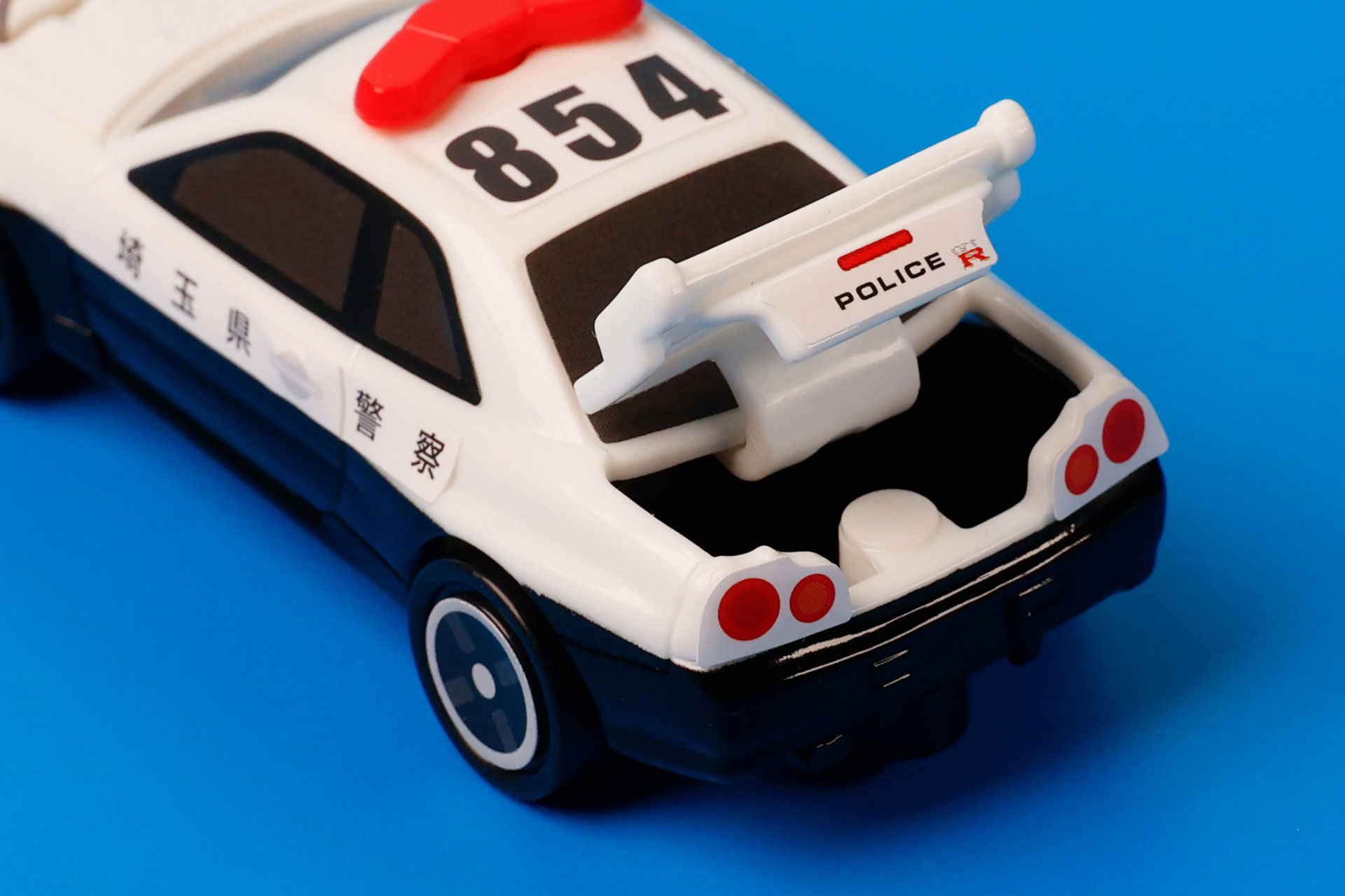 後ろのトランクも開閉可能だ