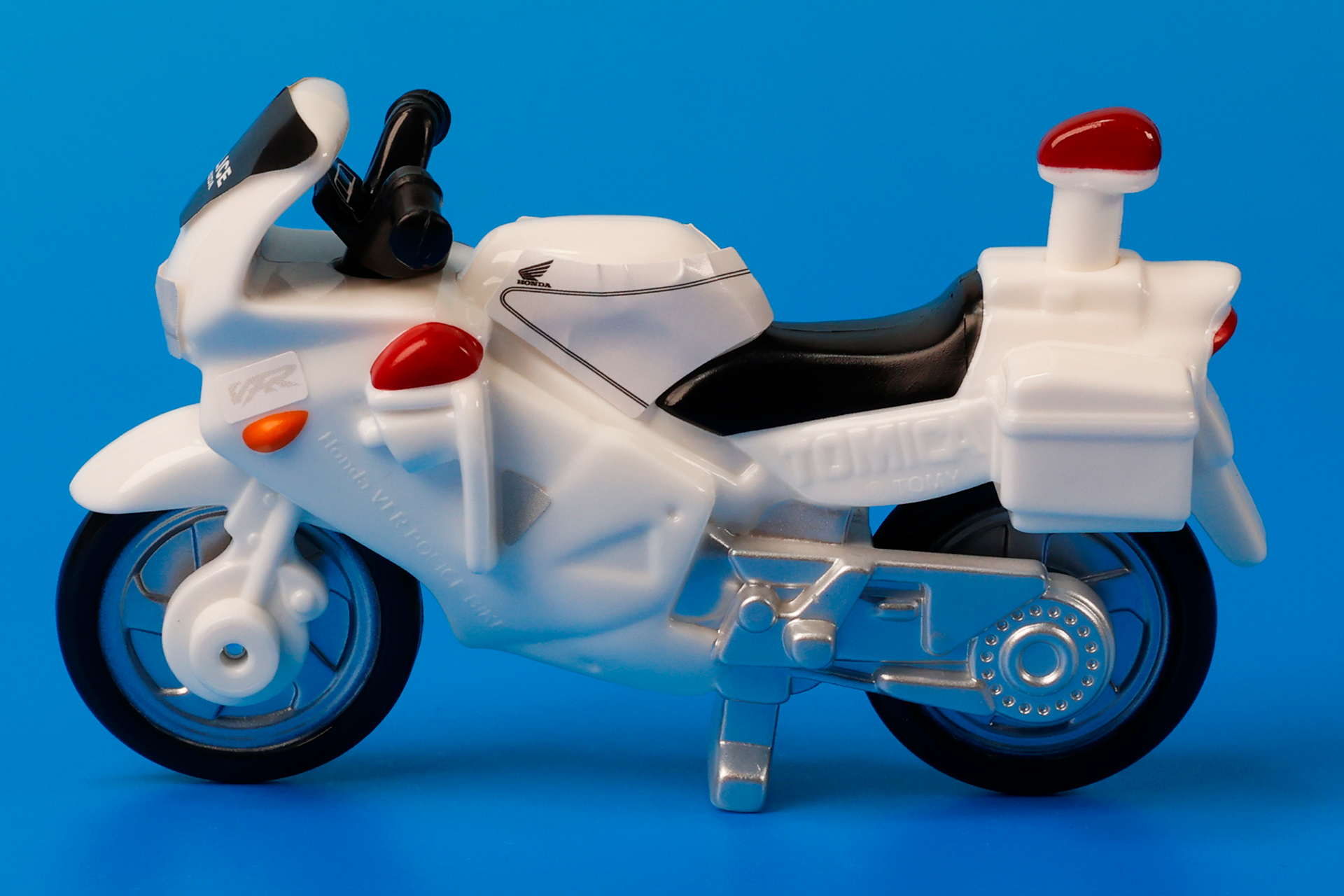 横から見ると、結構どっしりとしたスタイルだ