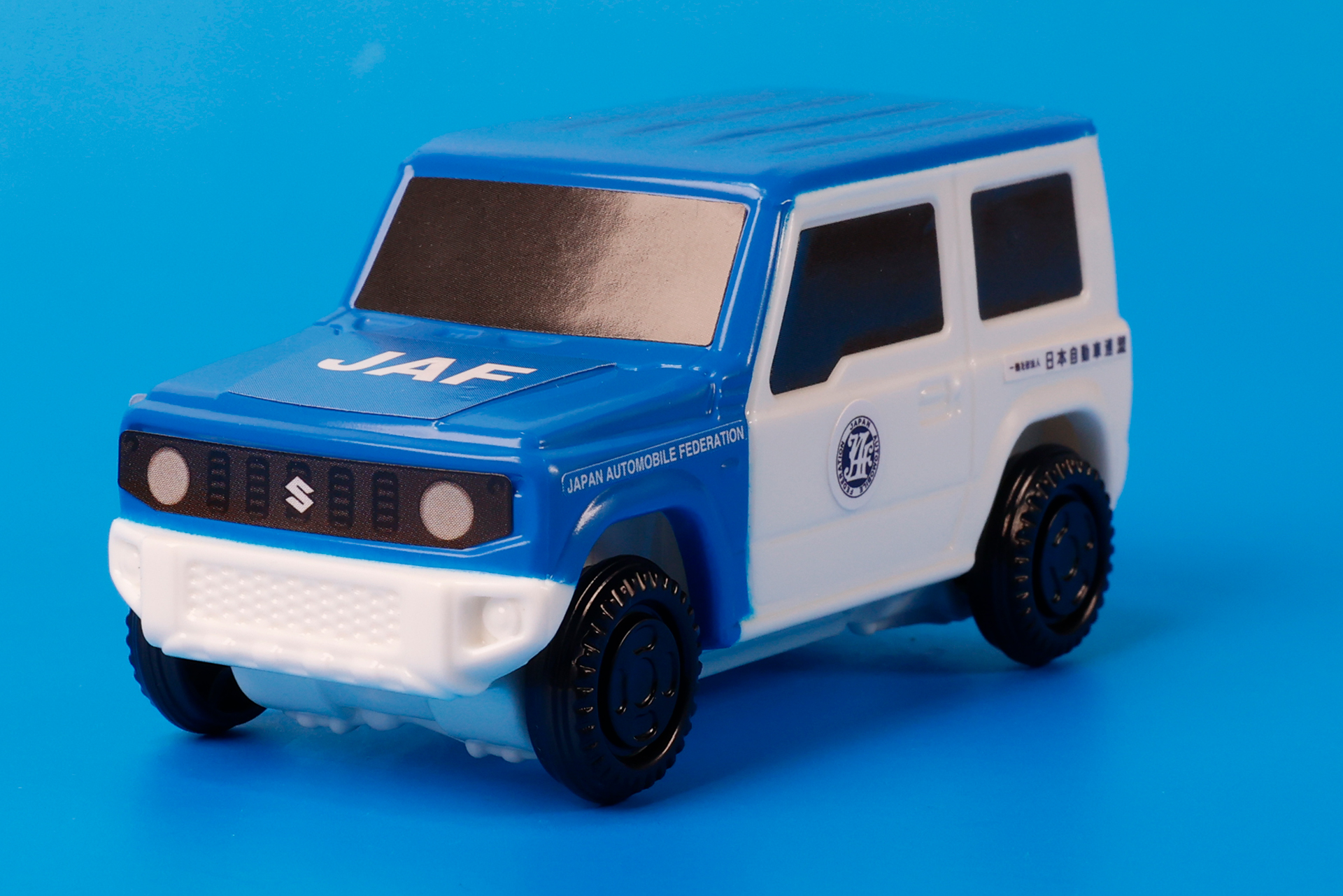 青と白のツートンカラーが爽やかだ