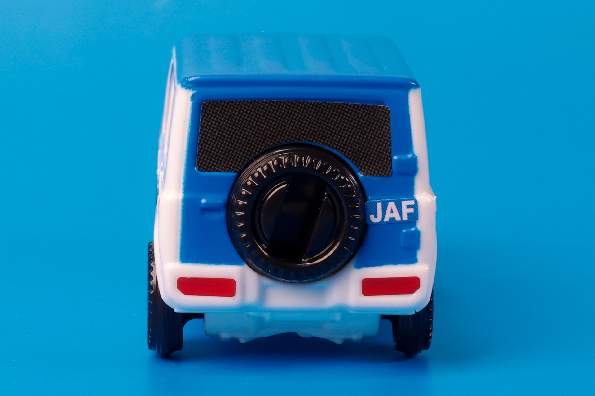 背面側のタイヤにはかぎ穴が付いている