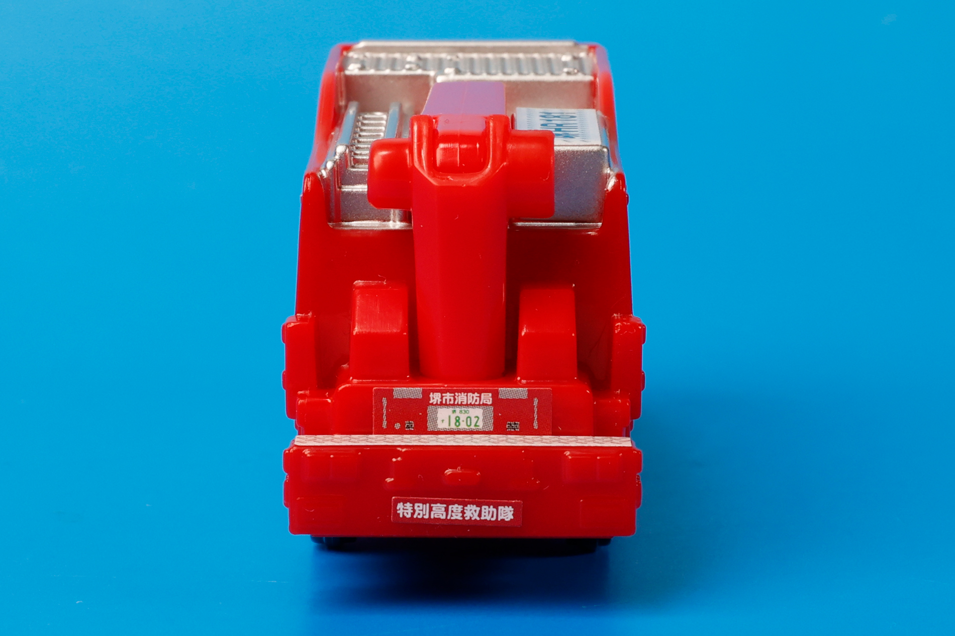 ナンバープレートや「特別高度救助隊」の文字もシールで再現されたものだ