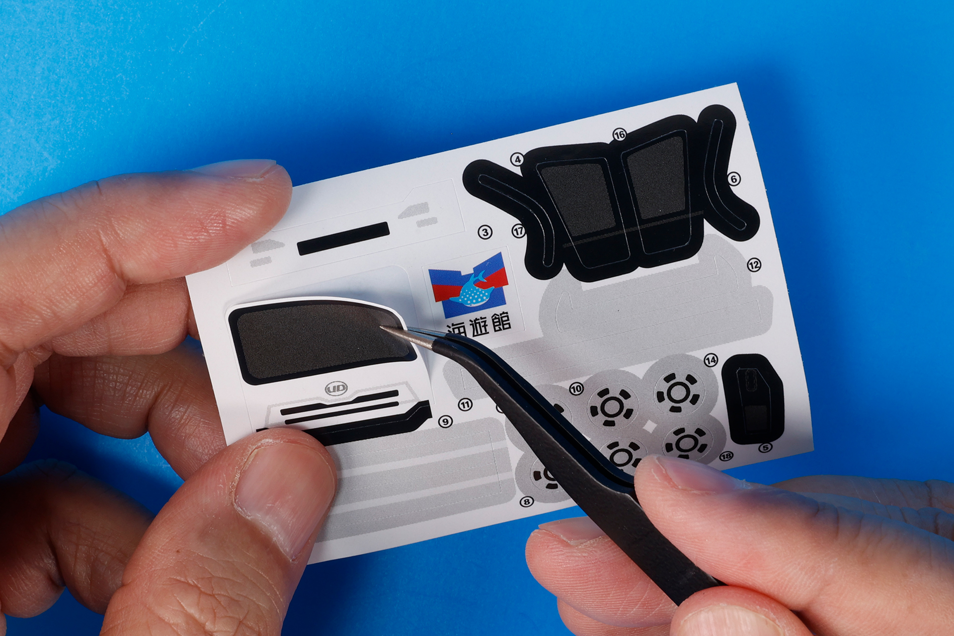 遊ぶ前にシールを貼っていこう