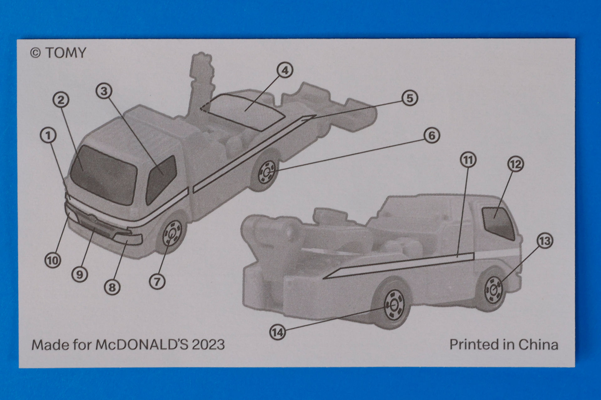 シールの裏面にはどこに貼ればいいのか記載されている