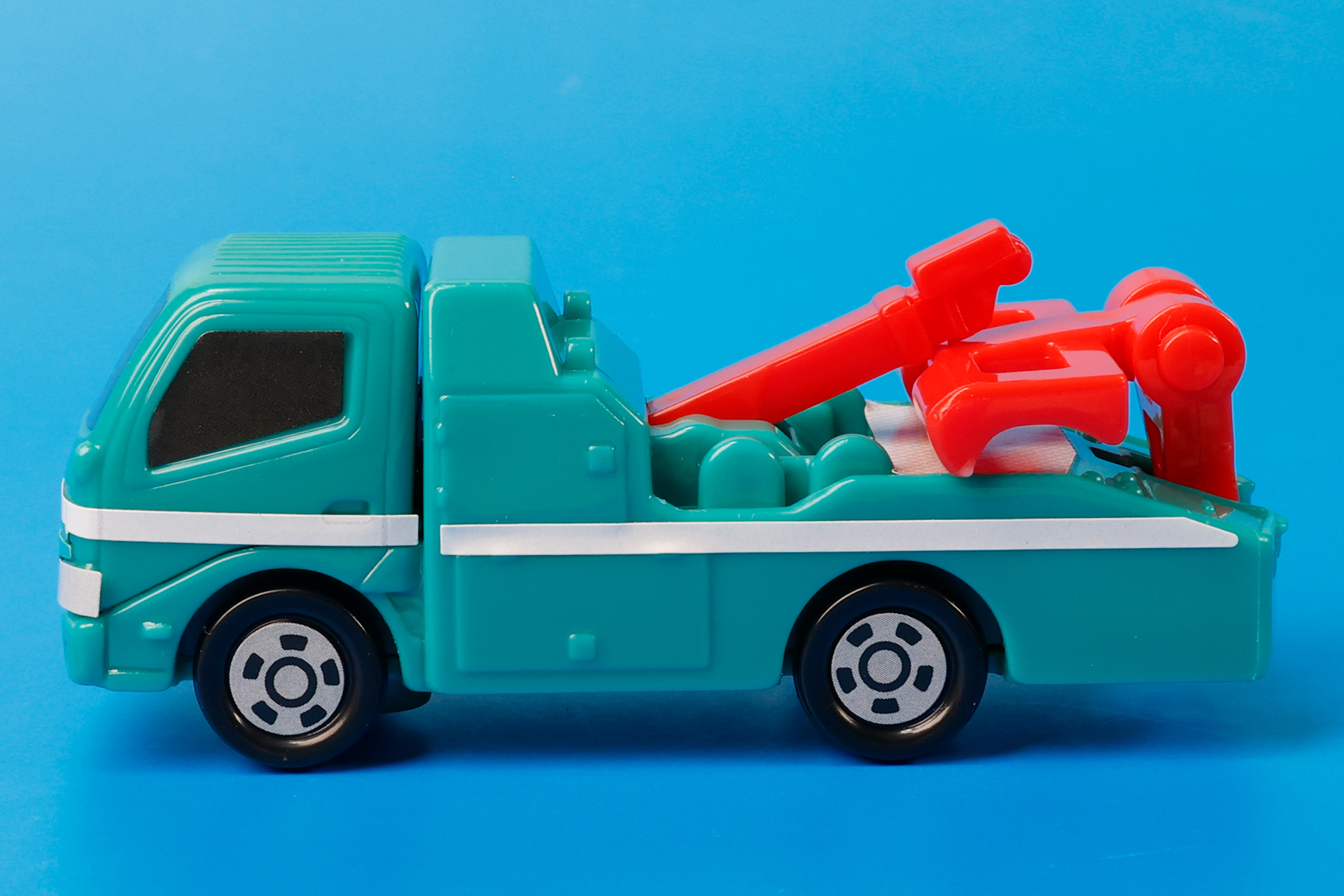 車両横のラインは、シールで再現されたものだ