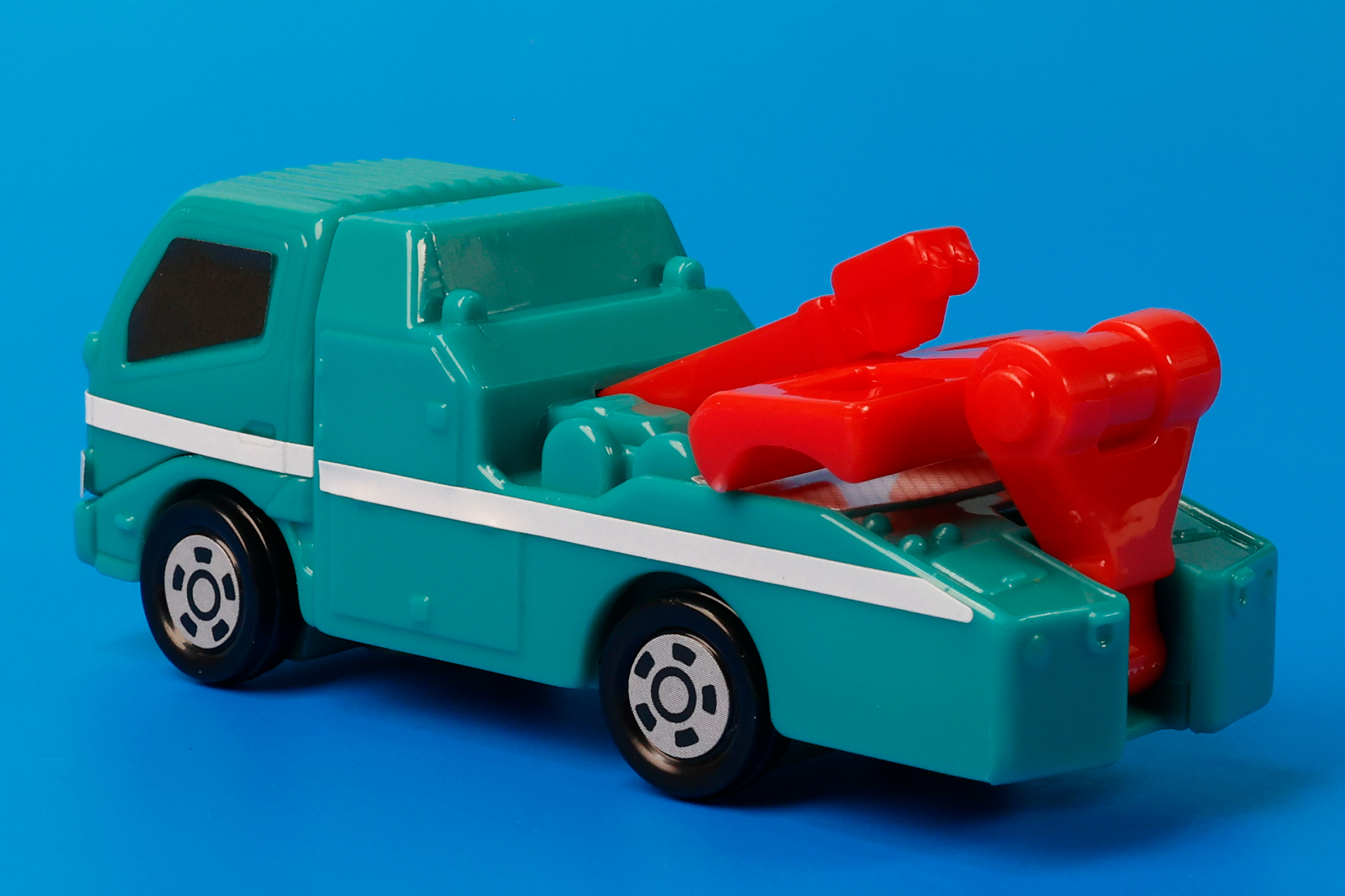 斜め後ろから見たところ。特殊車両らしいスタイルだ