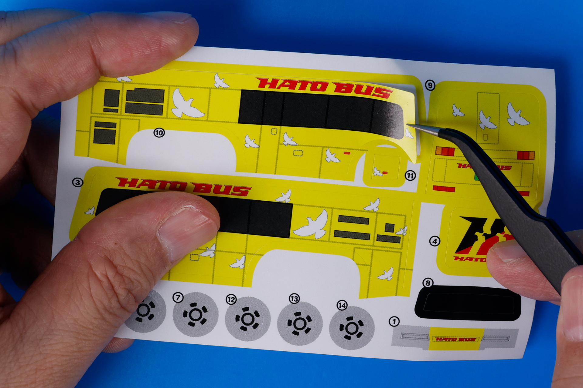 付属しているシールは、比較的大きめなパーツが多い