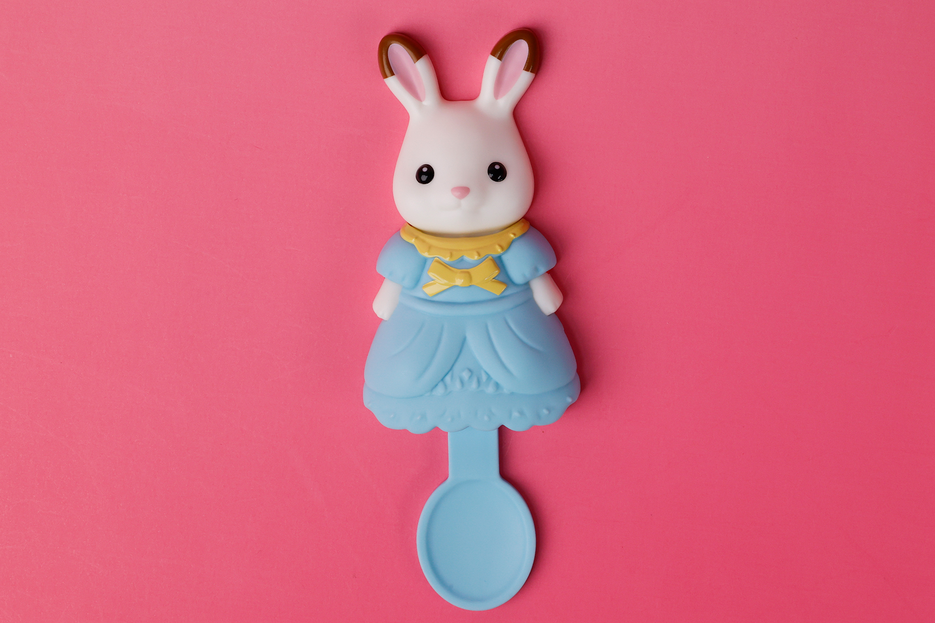 こちらはスプーンをショコラウサギの女の子のフレアに取り付けたところ
