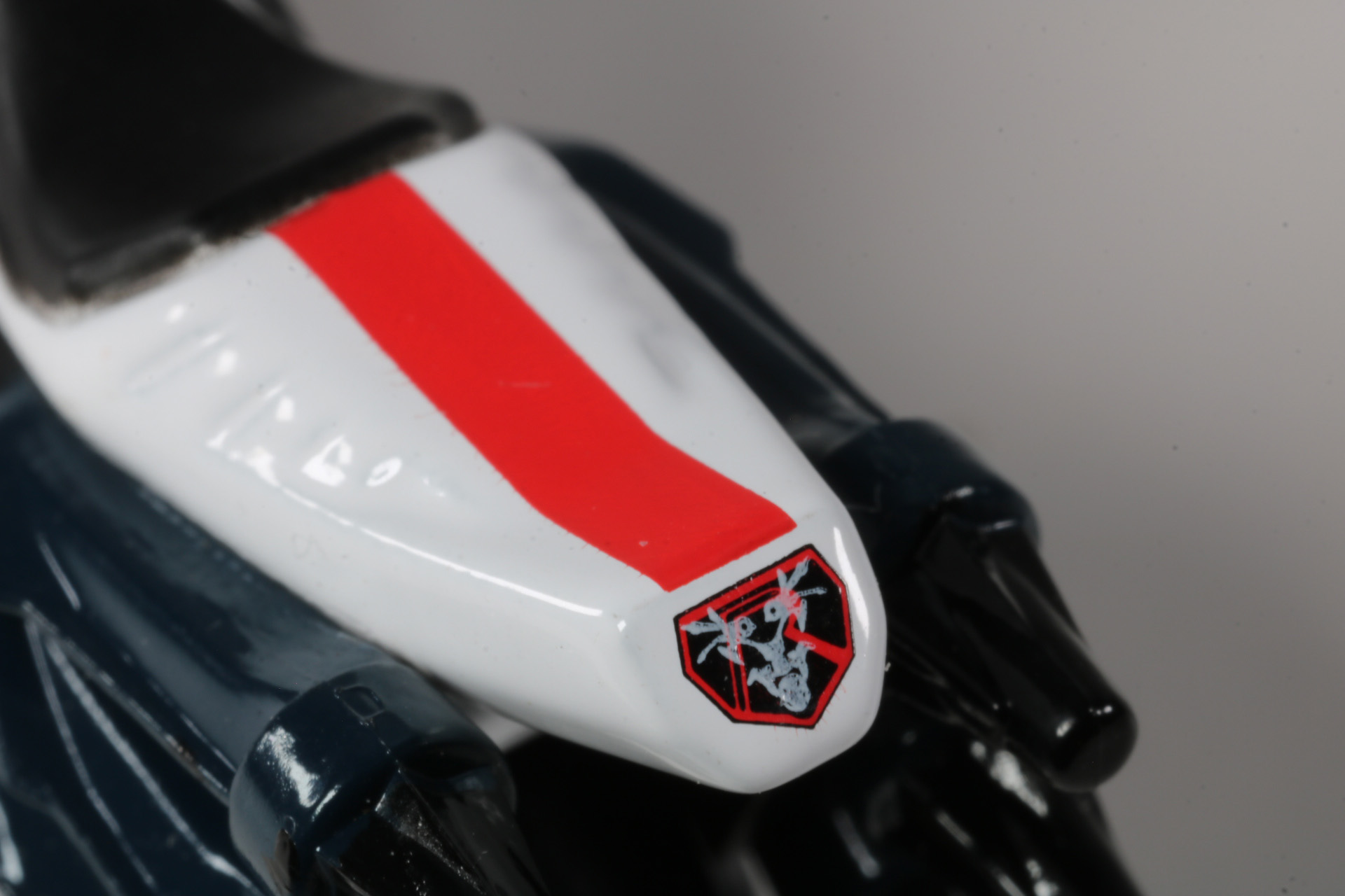 リアのエンブレム