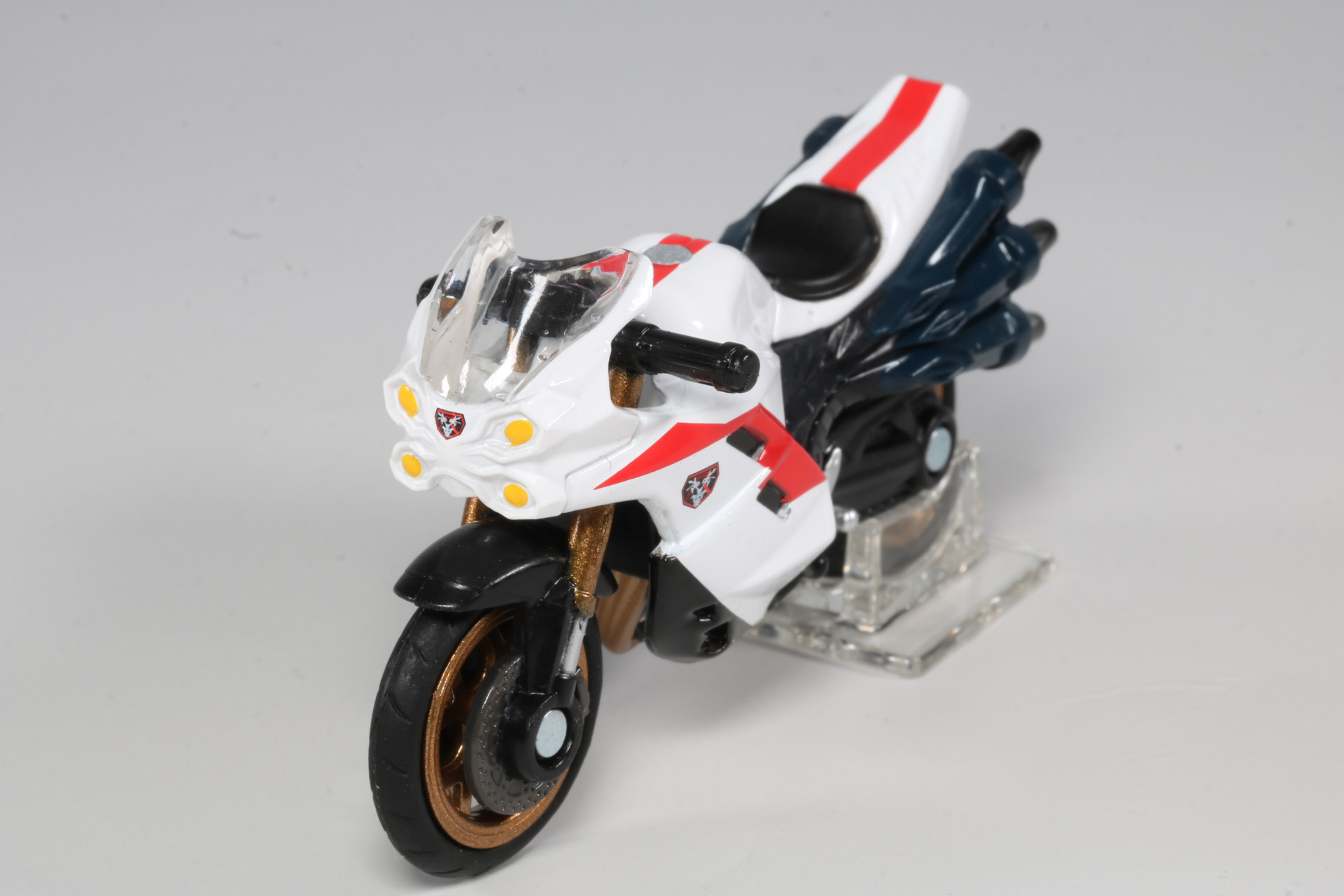 背面のパイプ造形も作りこまれている