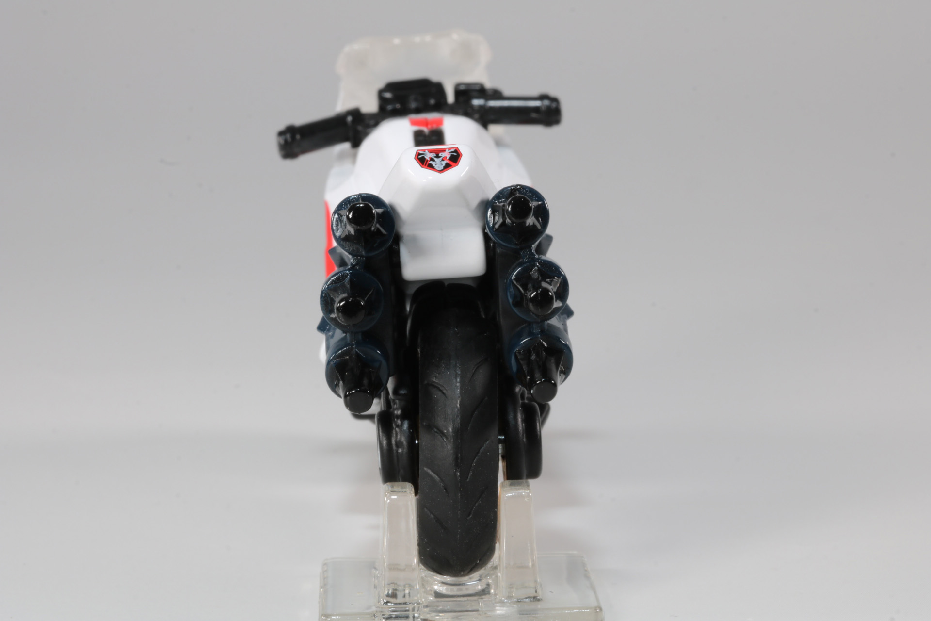 背面からも存在感ある造形となっている