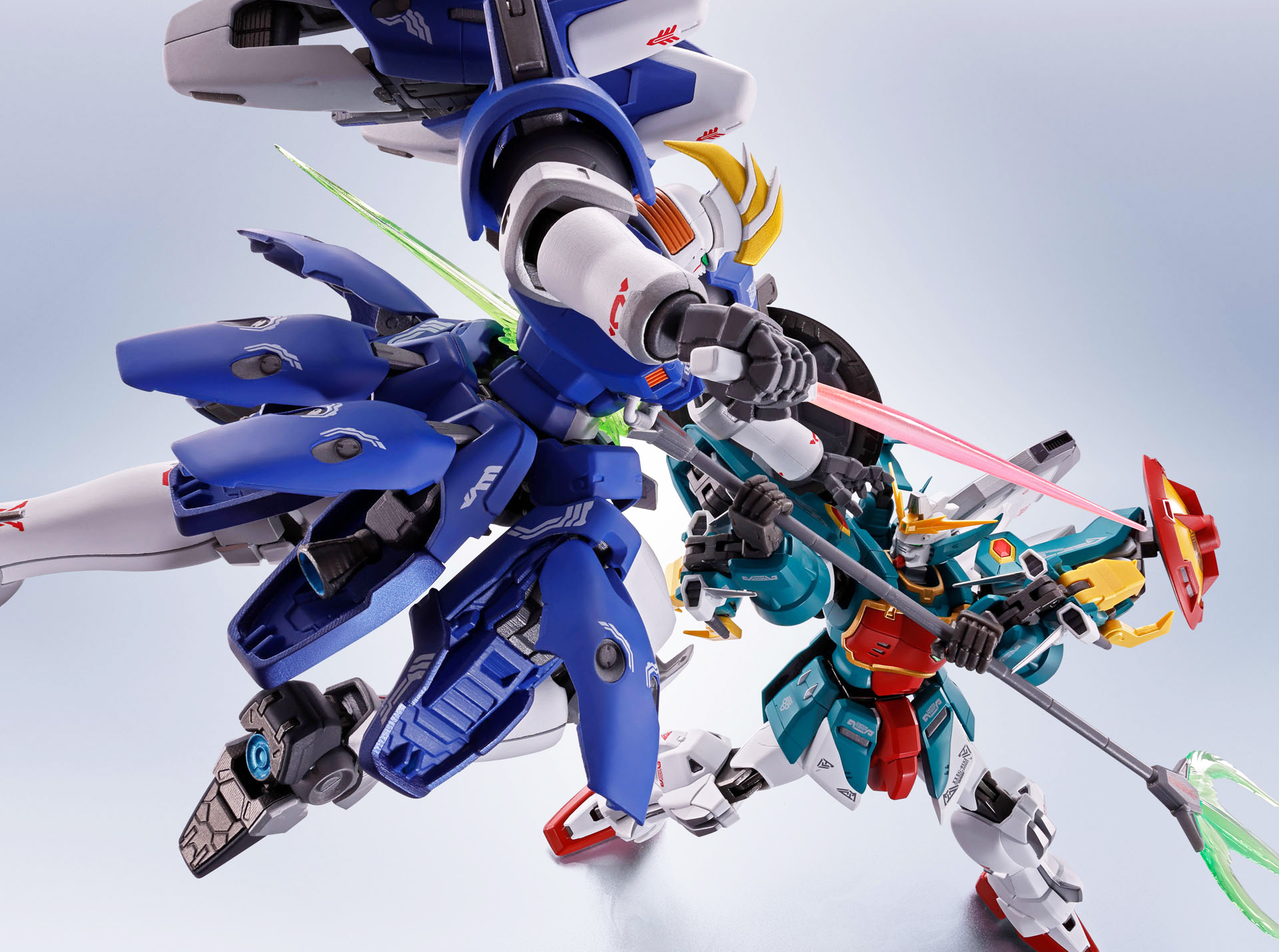 4月に発売される「METAL ROBOT魂 ＜SIDE MS＞ アルトロンガンダム」との連動。因縁のある五飛との対決シーンを再現