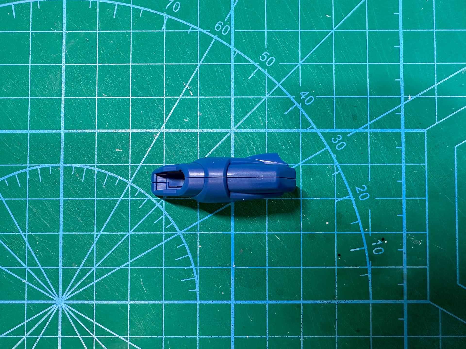 バックパックに発生した合わせ目。中央に大きく発生してしまいます。