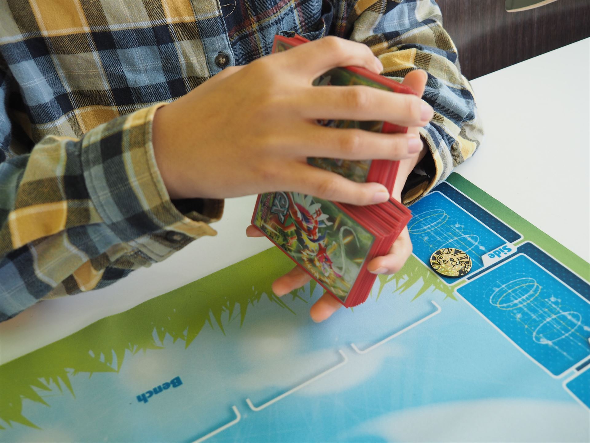 続いて、ファローシャッフル（横入れ）を何度か行なう