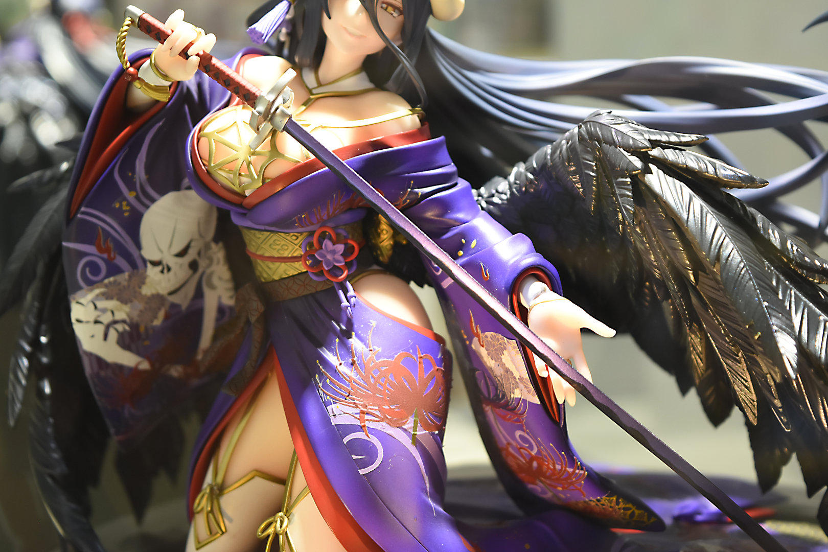 紫に染まる刀は、まるで妖刀