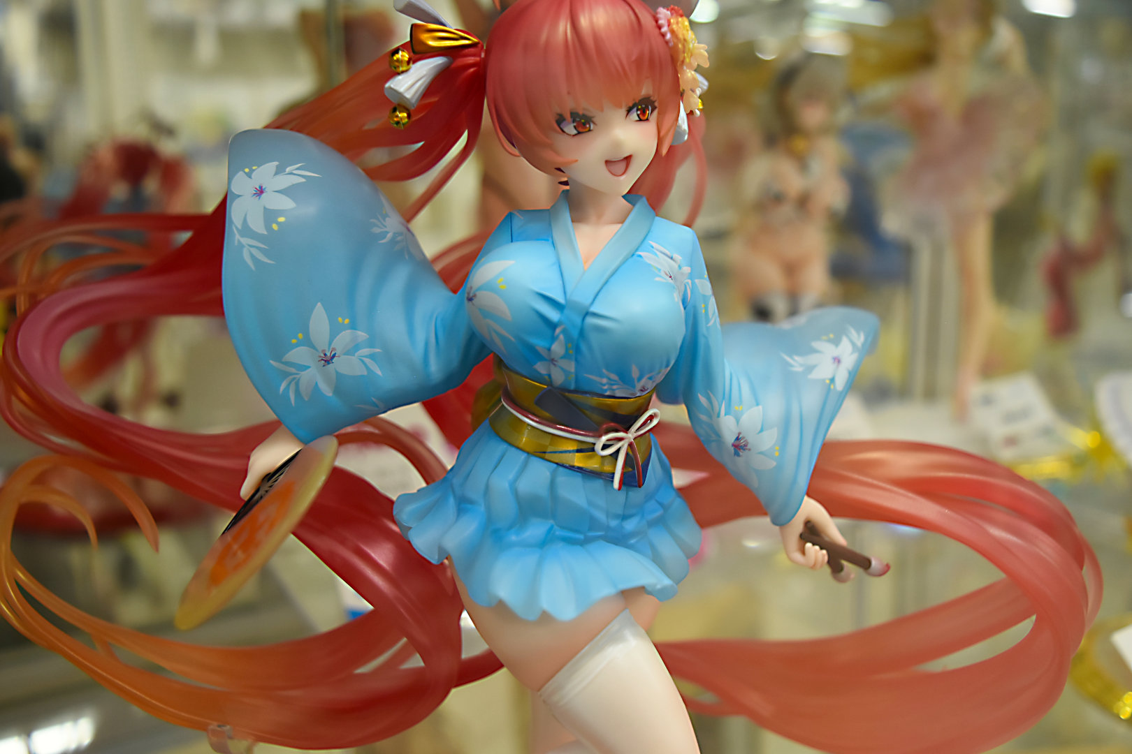 グラデーションの効いたツインテールが非常に美しい