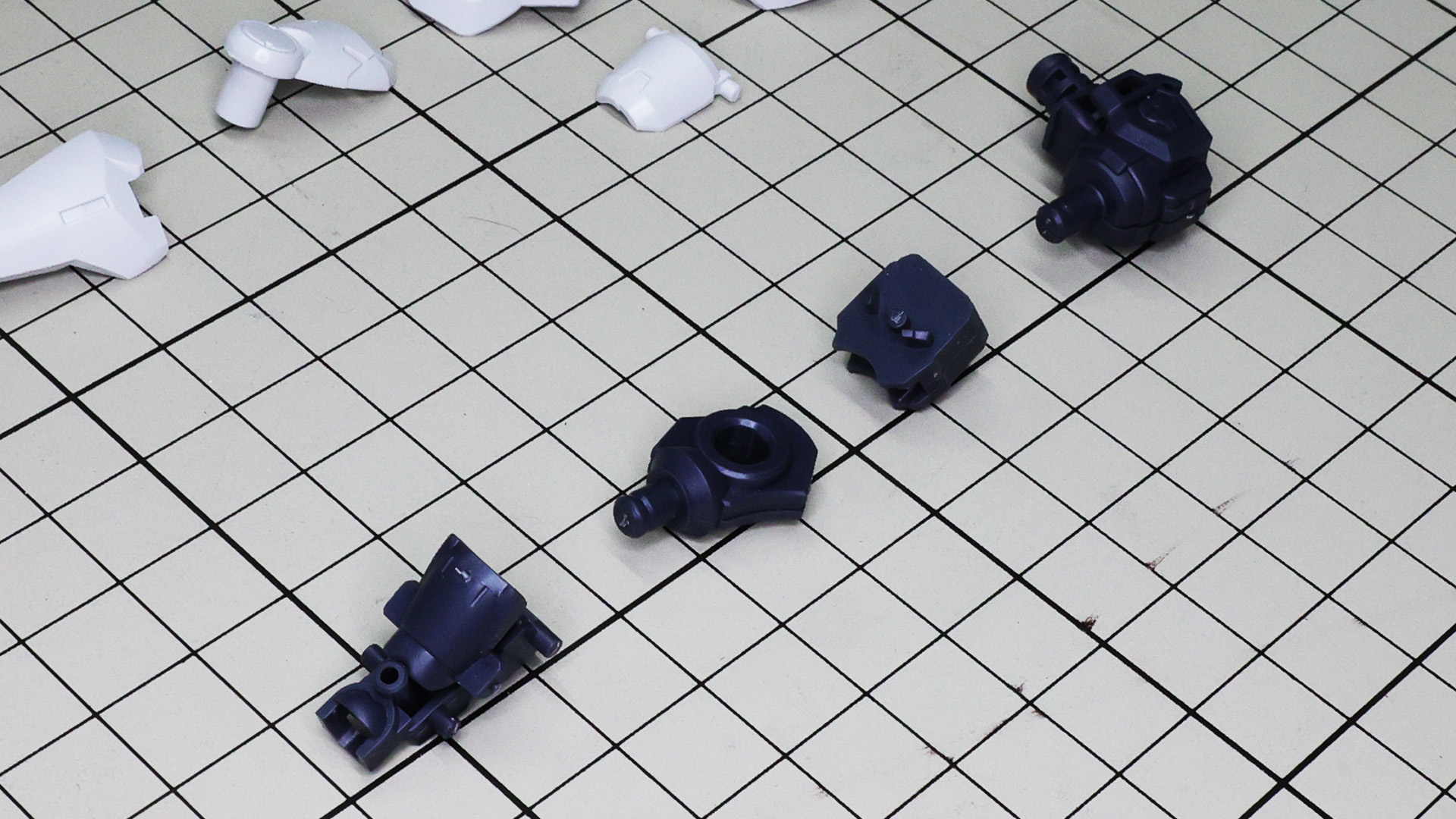 フレームを部位ごとに組んで……