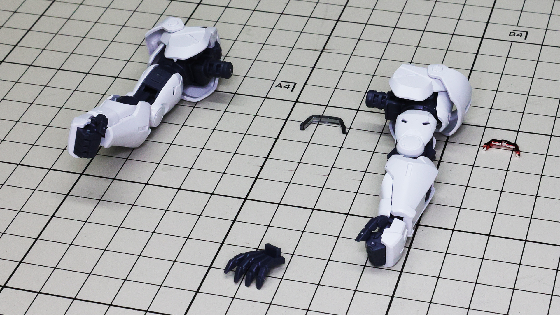 各部フレームは丸い軸を芯にして接続されます