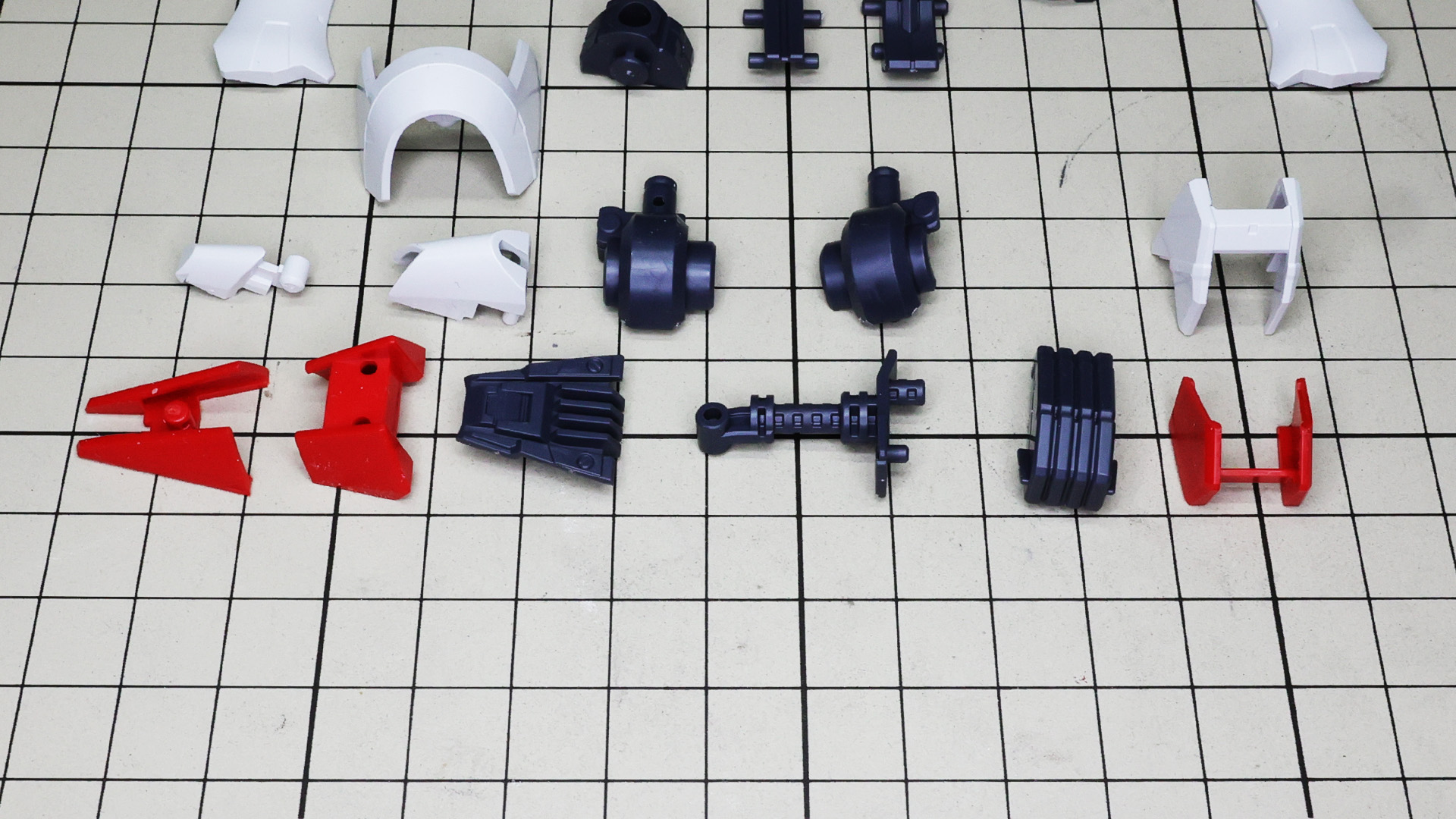 中央フレームに新たな構造を持つソールは細かいパーツ割りです