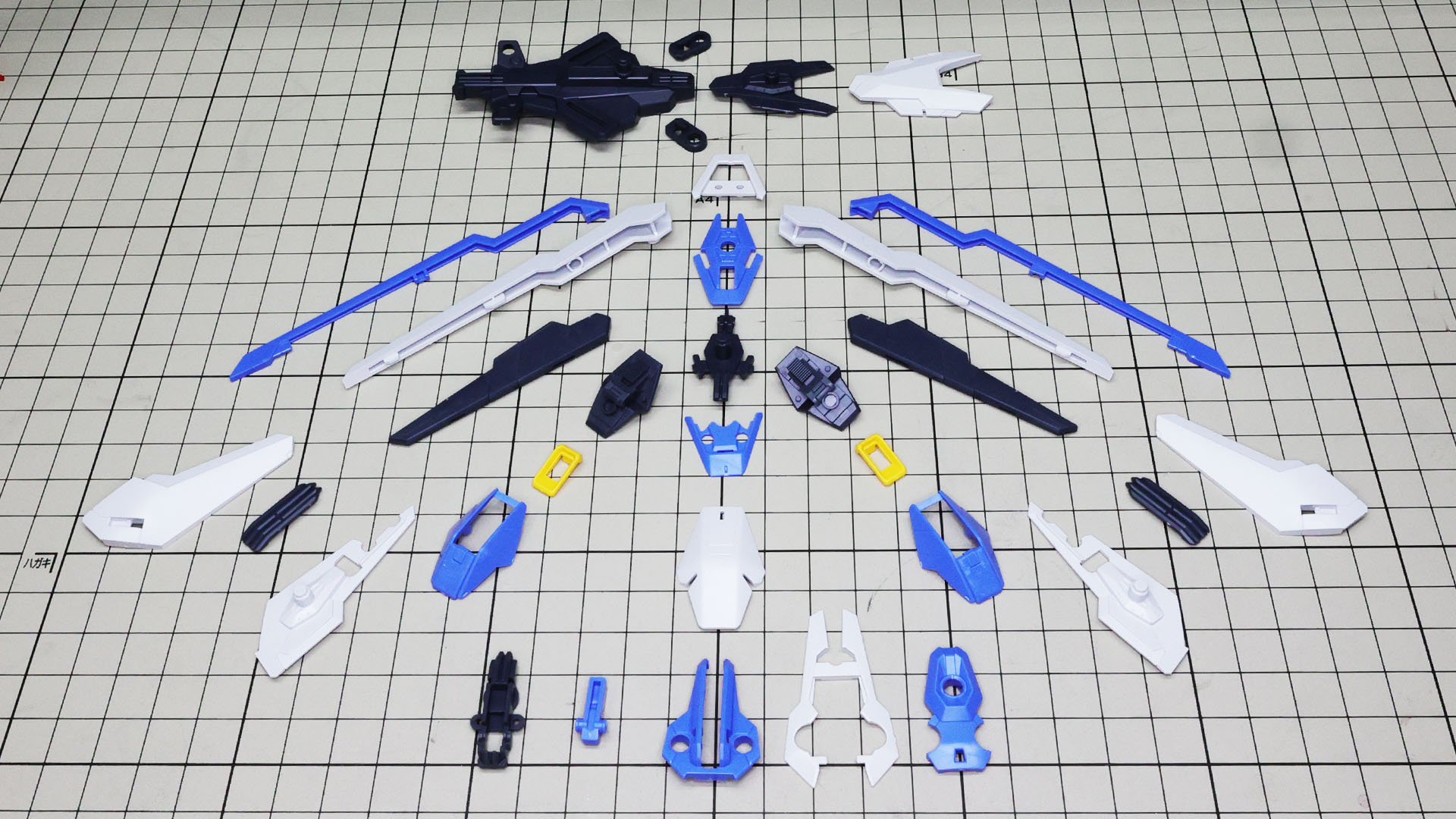 シールドを構成するガンビットは全てパーツ割りでカラー再現されています