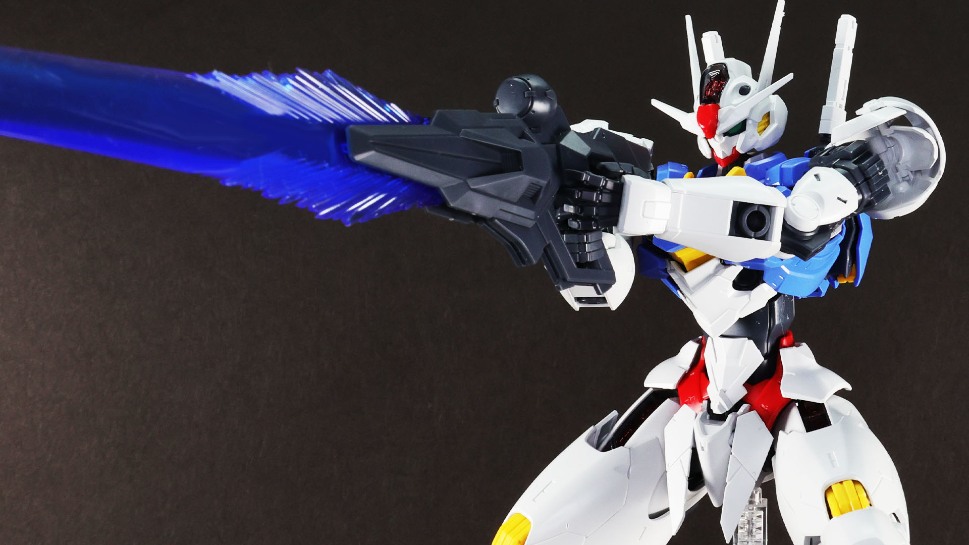 1/100スケールは手に持った時の満足感がうれしくて楽しい！