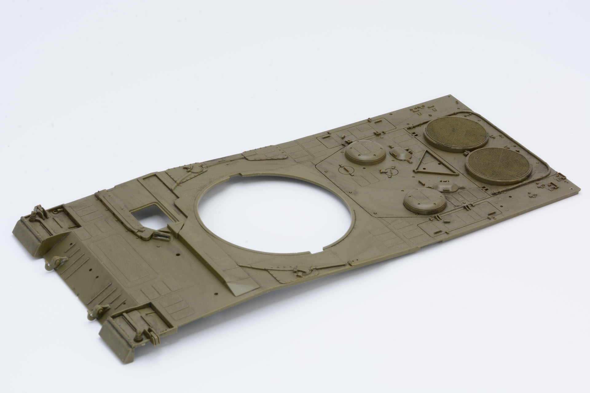 こちらも大きなパーツに取り付けていく