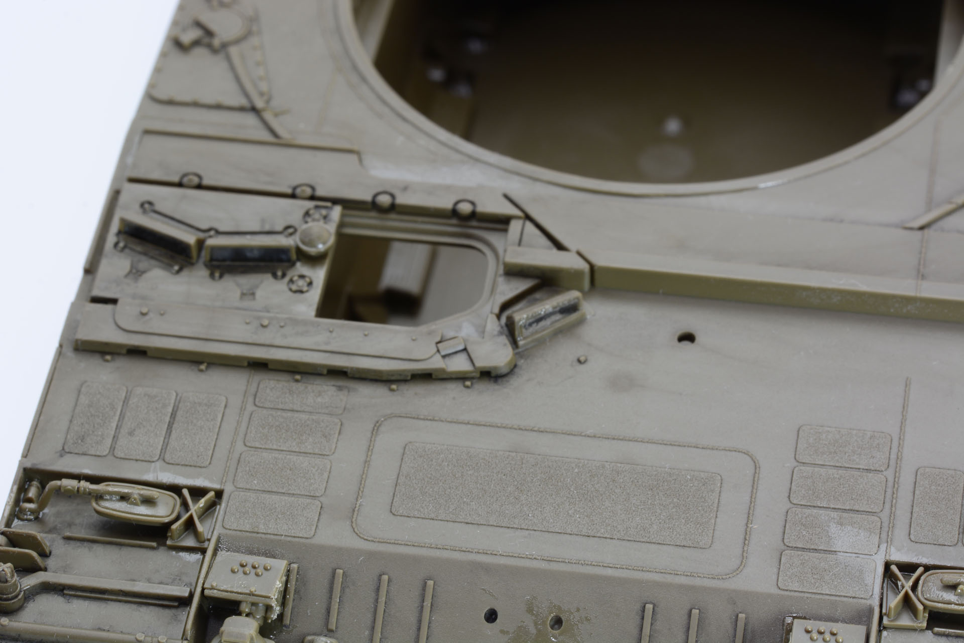 ドライバーズハッチのスライド機構