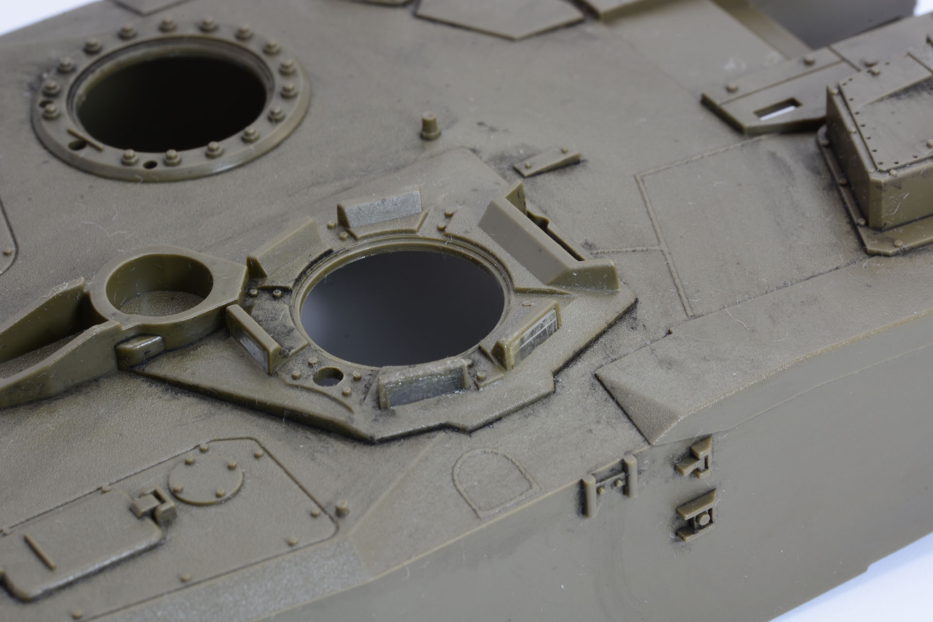 車長用ハッチは様々な角度ののぞき窓が設定されている