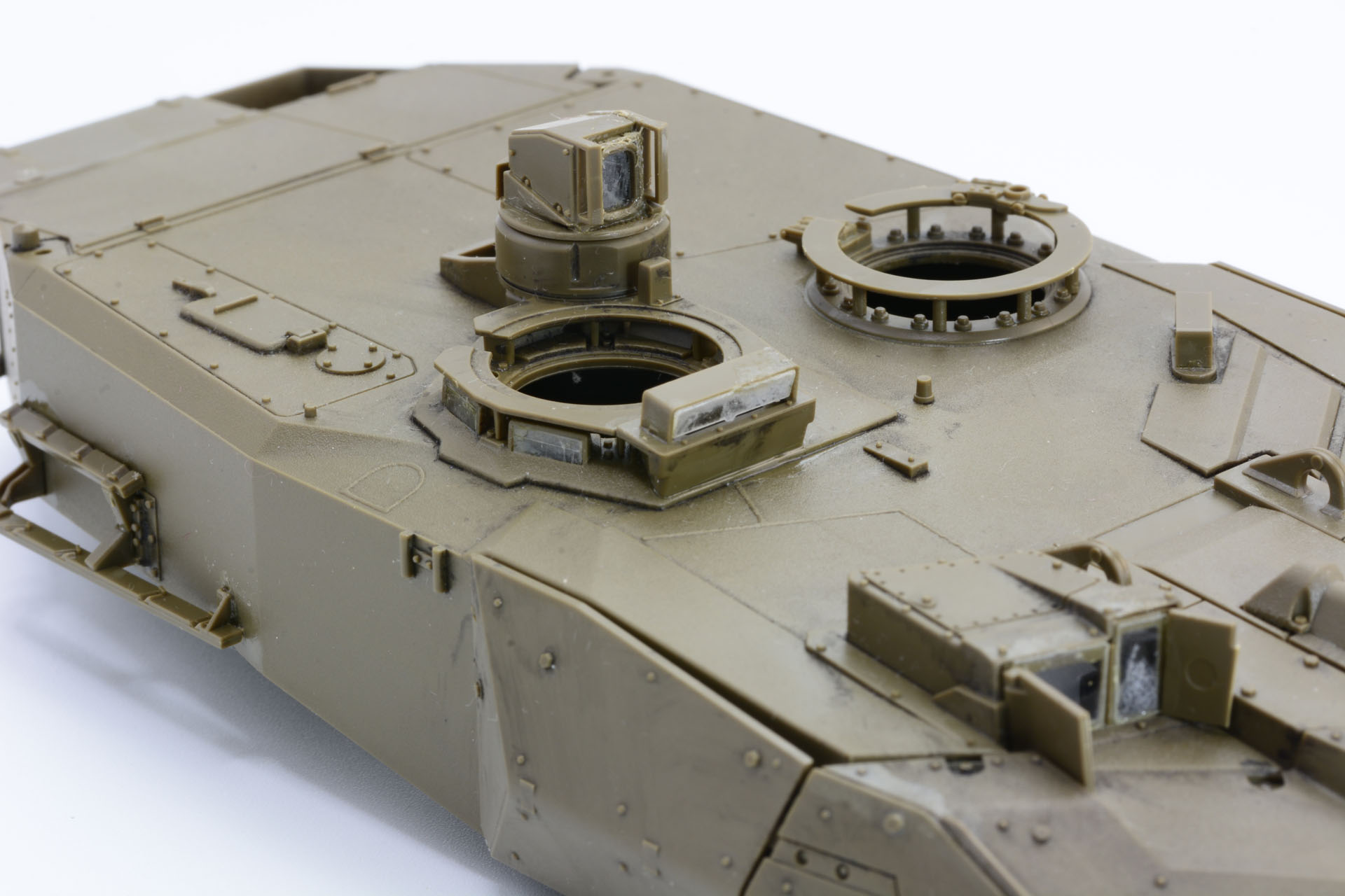 四角いカメラのような装置が車長用ペリスコープ