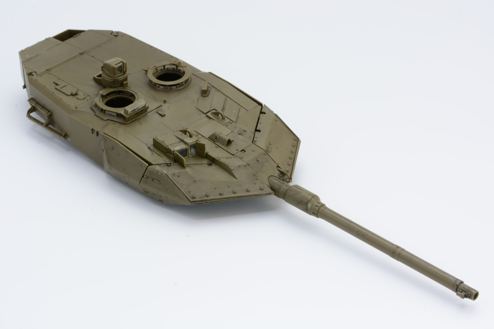 砲塔前面とその左右に追加装甲が取り付けられている