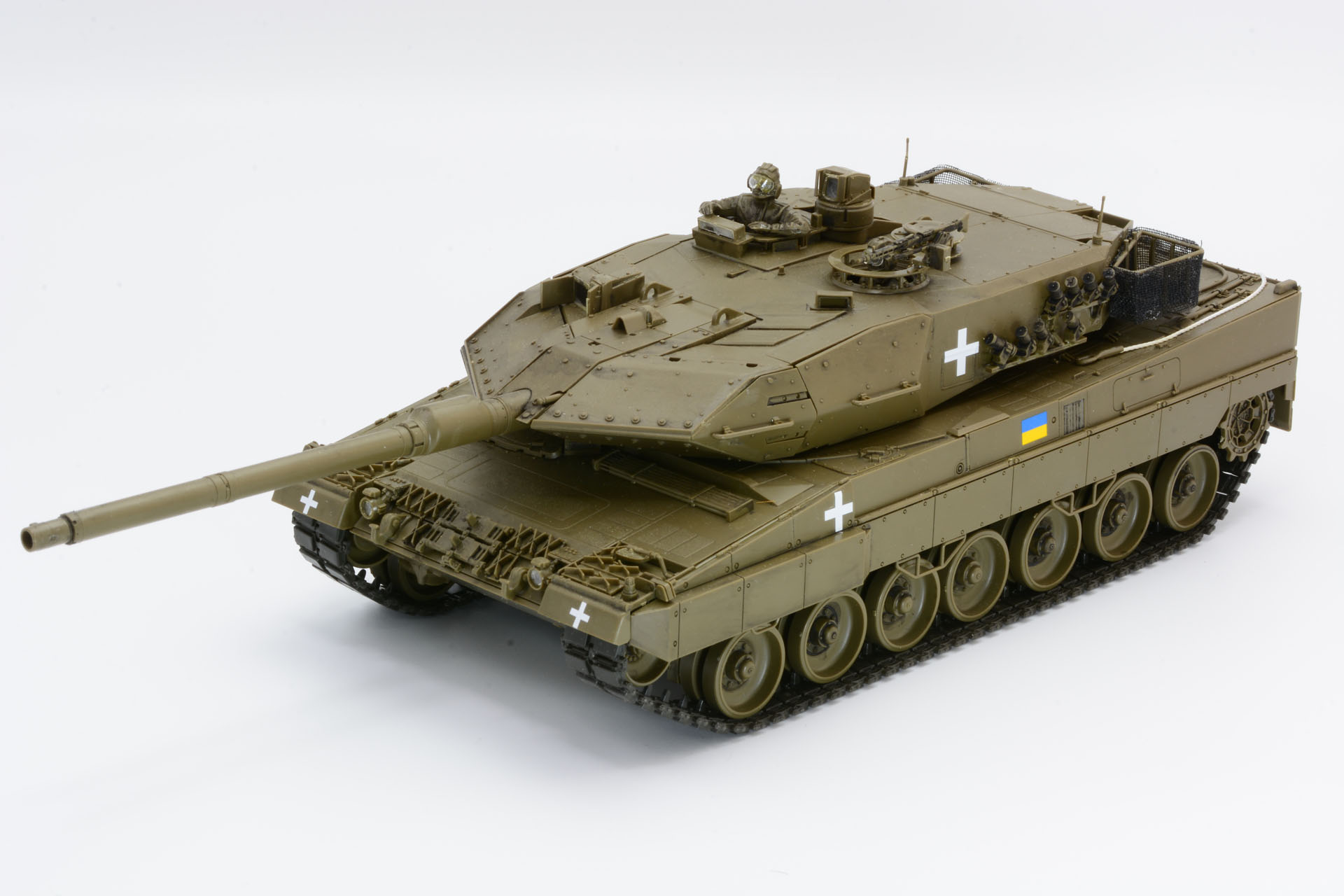 フィギュアを配置、デカールを貼り付けて完成だ。今回はデカールを柔らかくしてつきやすくするマークフィットも使用してみた。これにて完成だ