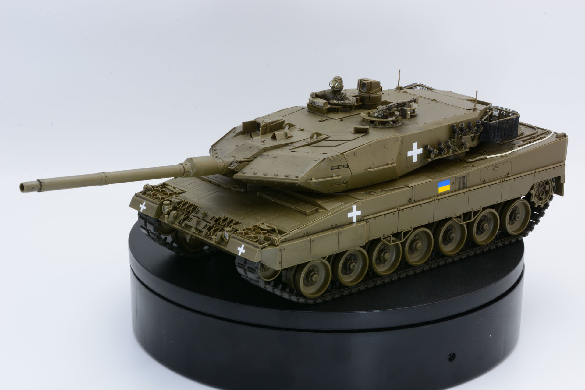 手軽に組み立てられ、レオパルト2A6の魅力をたっぷり味わえる