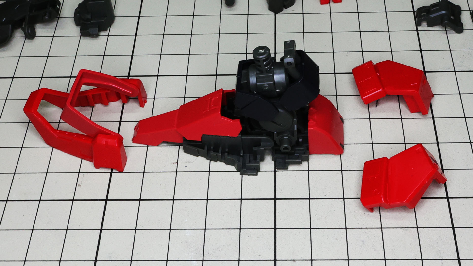 がっちりとしたソールのメインフレームには可動部分も多く、つま先やかかとまで可動します