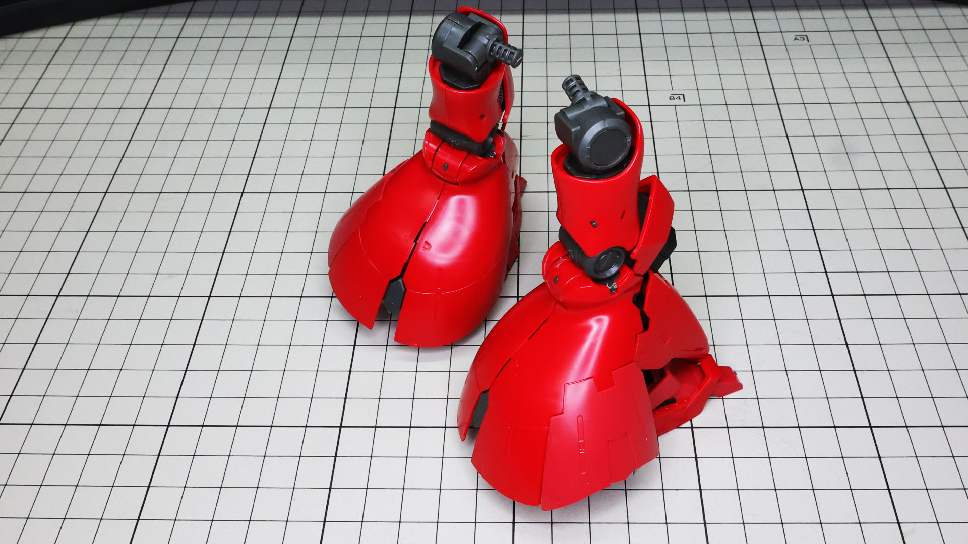 抑揚の大きな脚部ですが、関節の可動性はかなり高いです