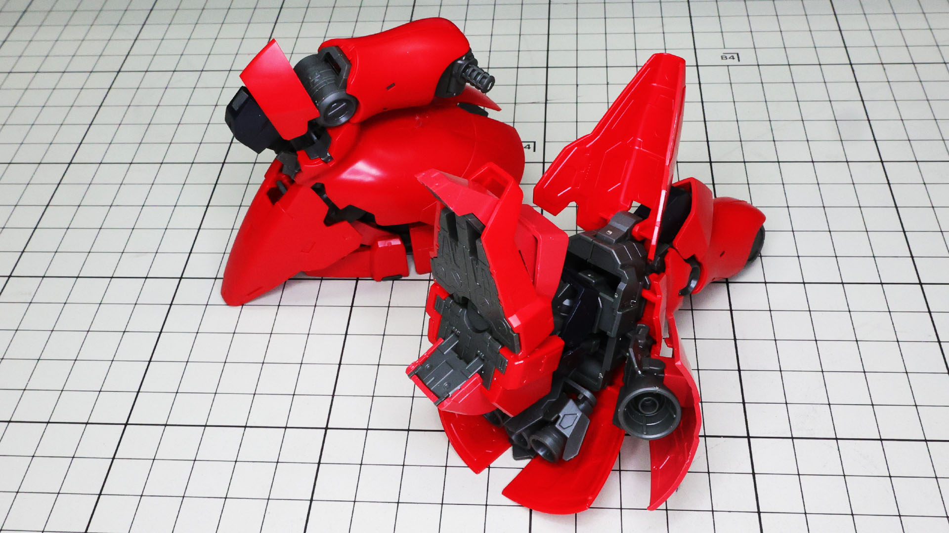 抑揚の大きな脚部ですが、関節の可動性はかなり高いです