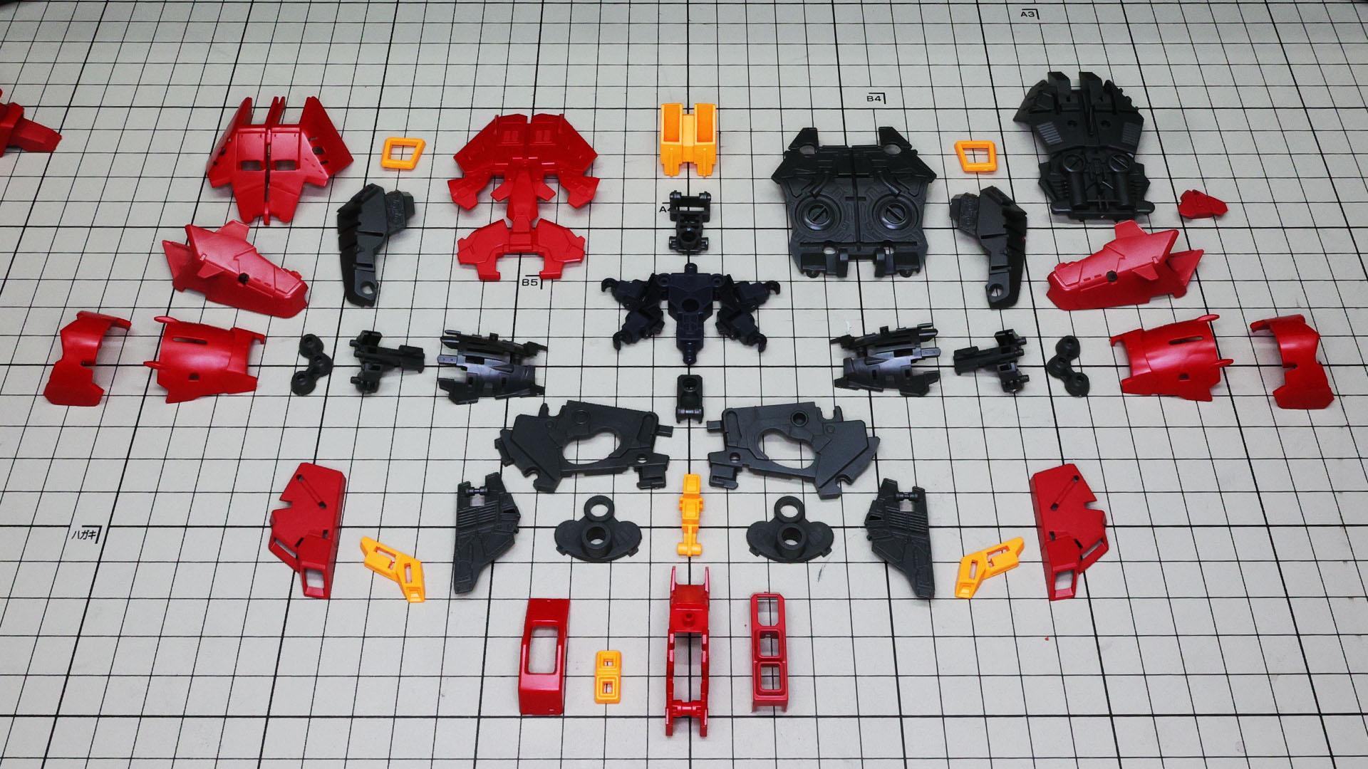 非常にたくさんの分割がなされた腰部パーツ群。どのような機構を持っているか楽しみになります