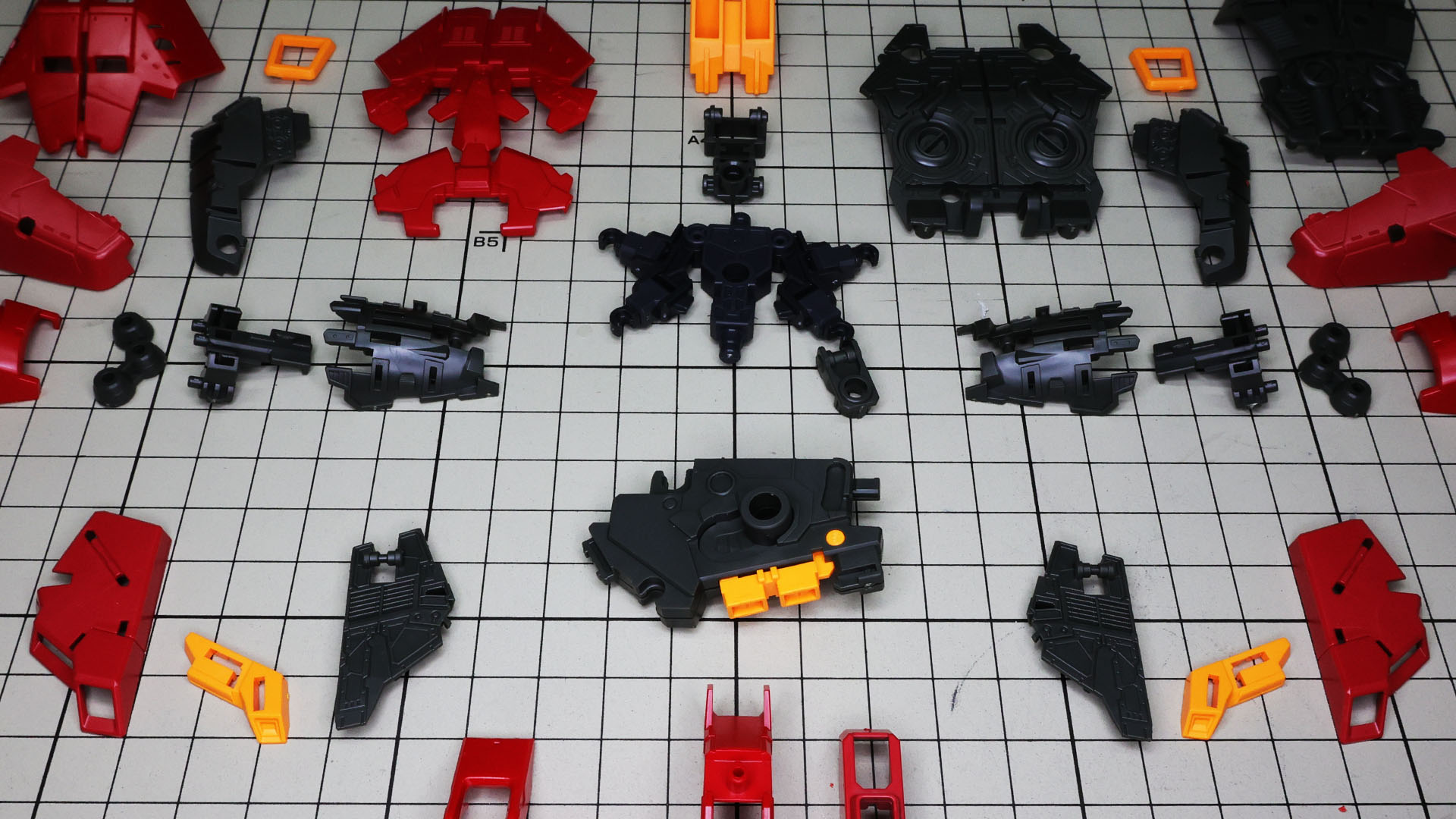 メインフレームの股間は左右独立した脚部の前後スイング機構を持っています