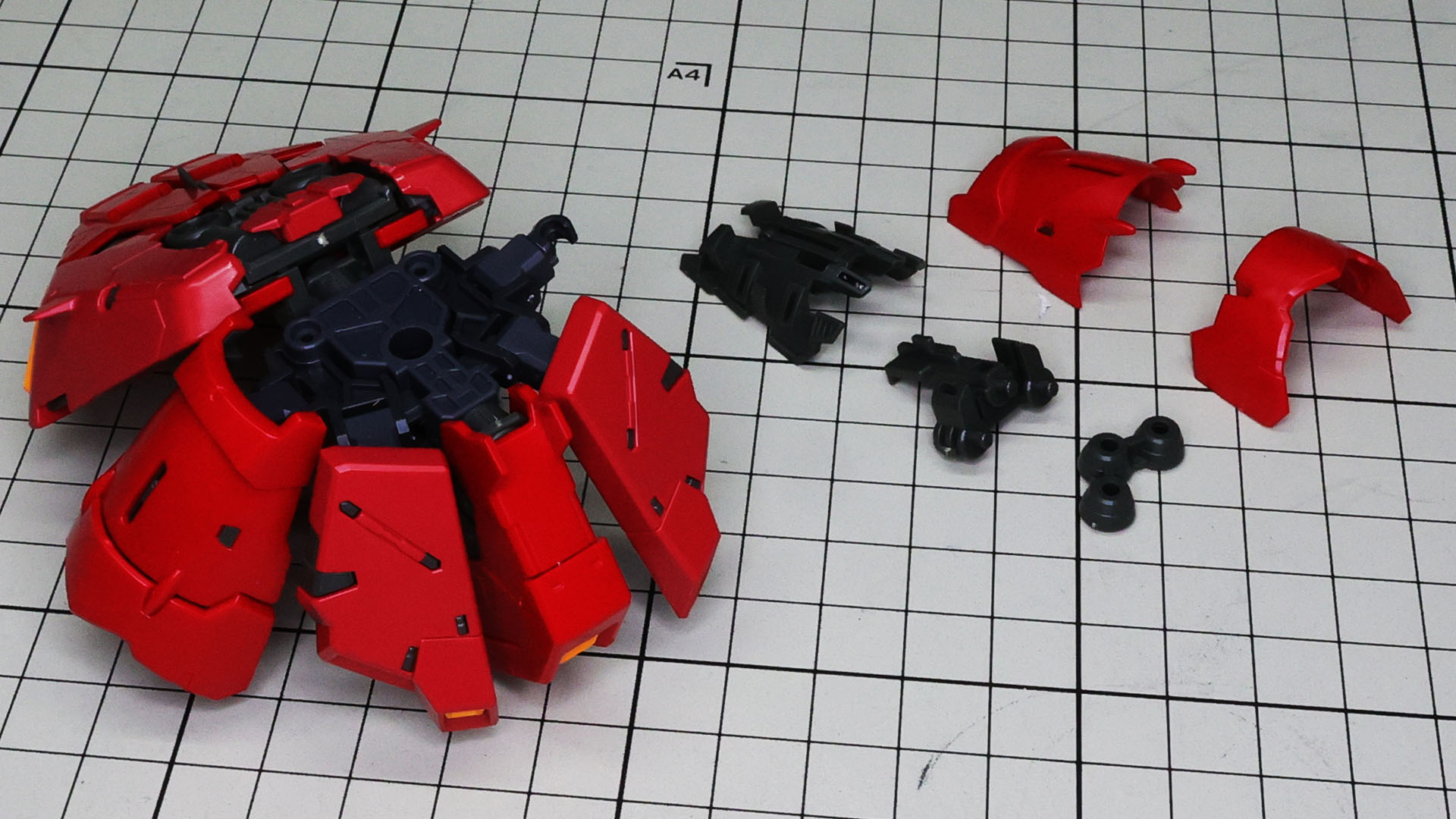 サイドアーマーも伸縮ギミックがあります