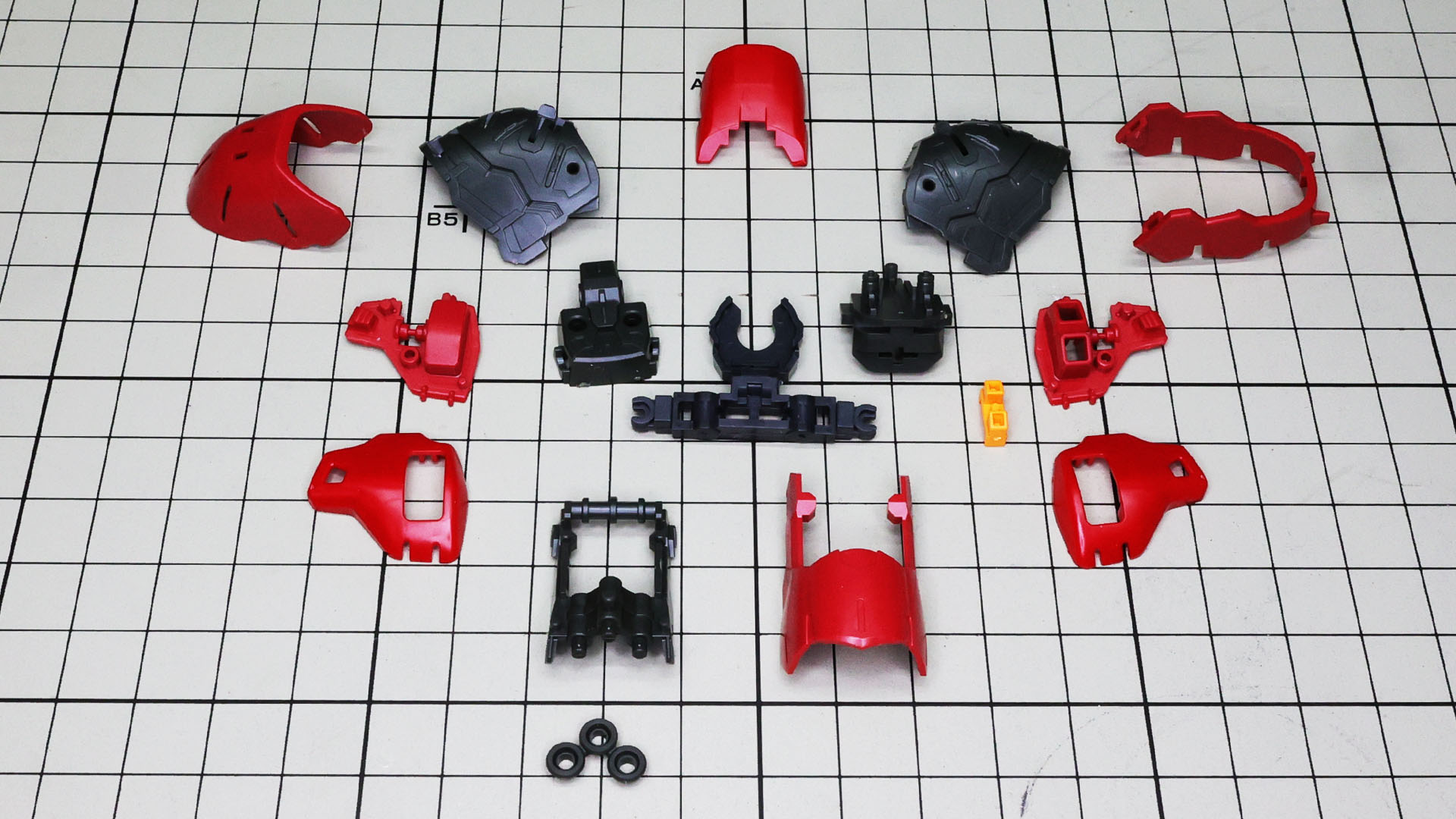 肩部もアドヴァンスドMSジョイントを芯にフレームを構築、大きな肩が出来上がります