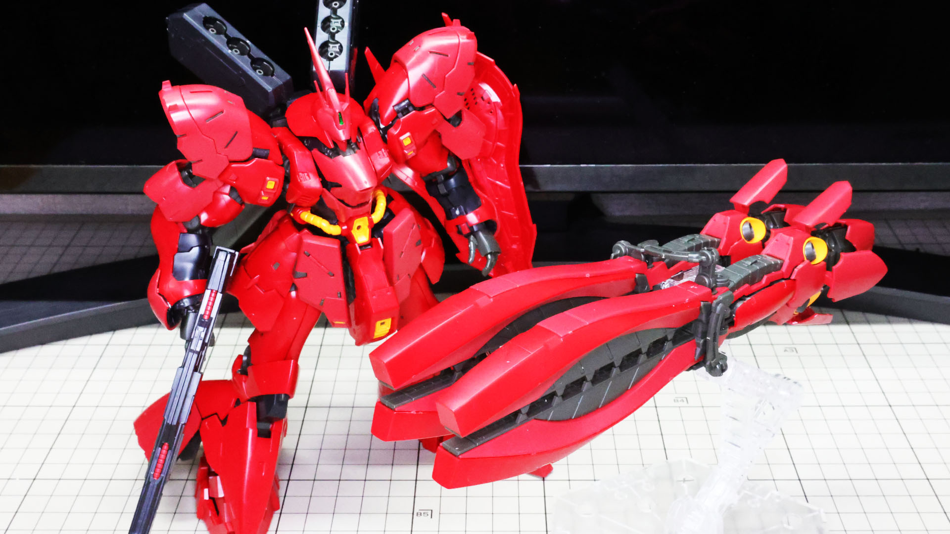 ハイパー・メガ粒子砲モード！もう小型艦艇クラスの大砲です……これが遠隔操作で攻撃してくると恐怖でしかないですね