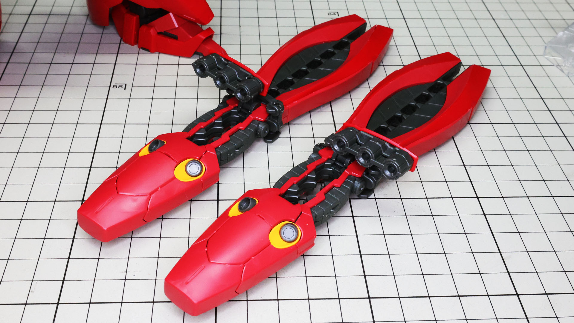 片側3基のエネルギーステーションを束にしてチャージするコネクターを展開させて……