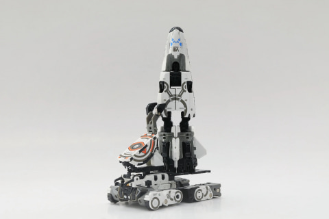 スペースシャトル エンデバー等のピンバッジ＆メダル 9点まとめ売り 絶版 1/144 REVELL スペースシャトル 発射台 超精密ビックスケ