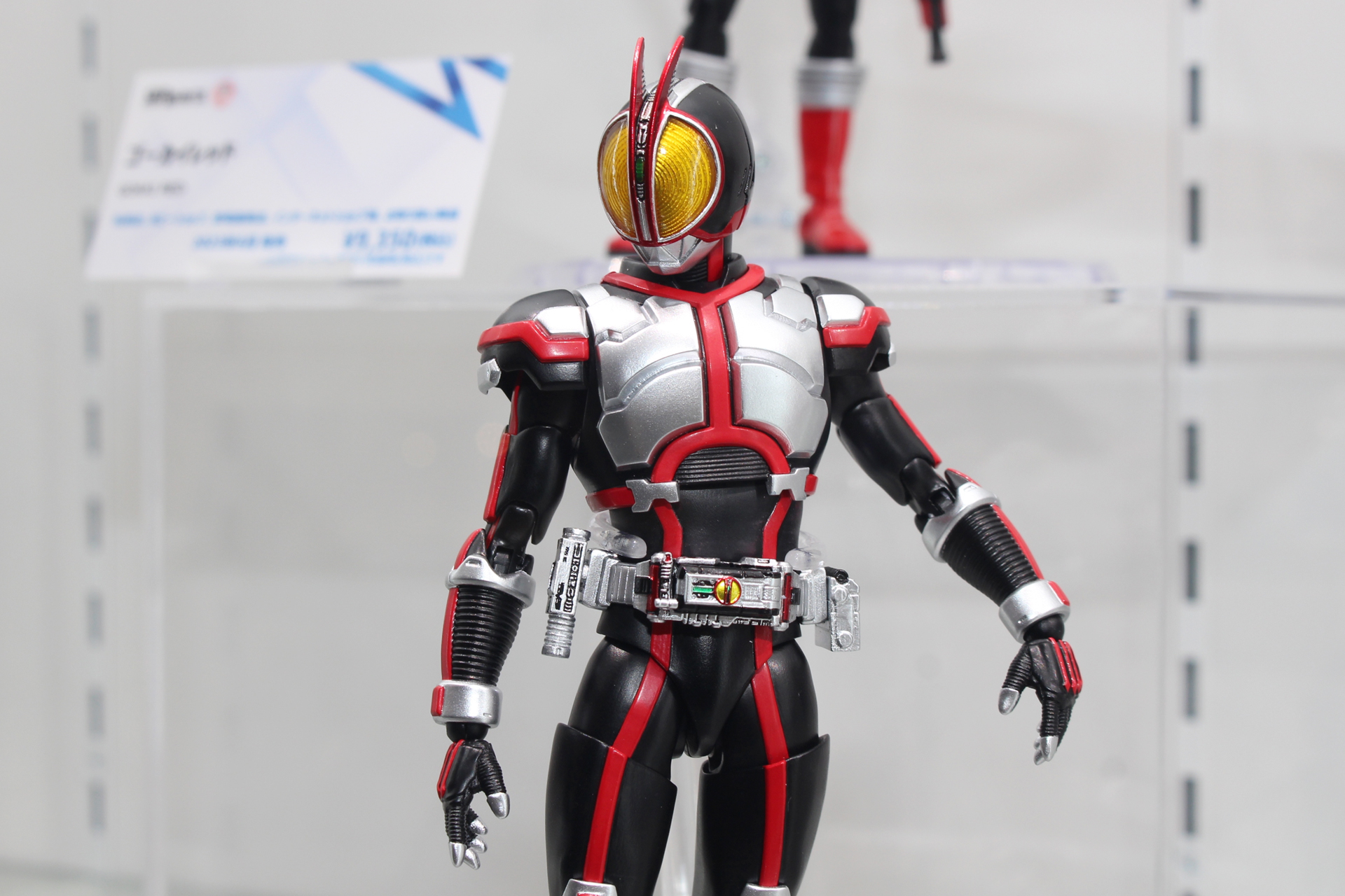 真骨彫製法のフォーマットで設計された、究極の仮面ライダーファイズフィギュアだ