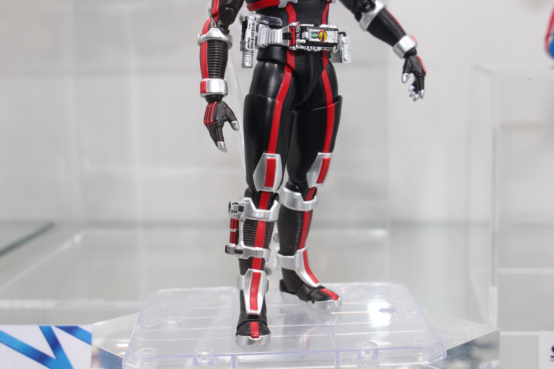 軟質素材を採用したパワーアンクレット。右脚にはファイズポインターを装着可能