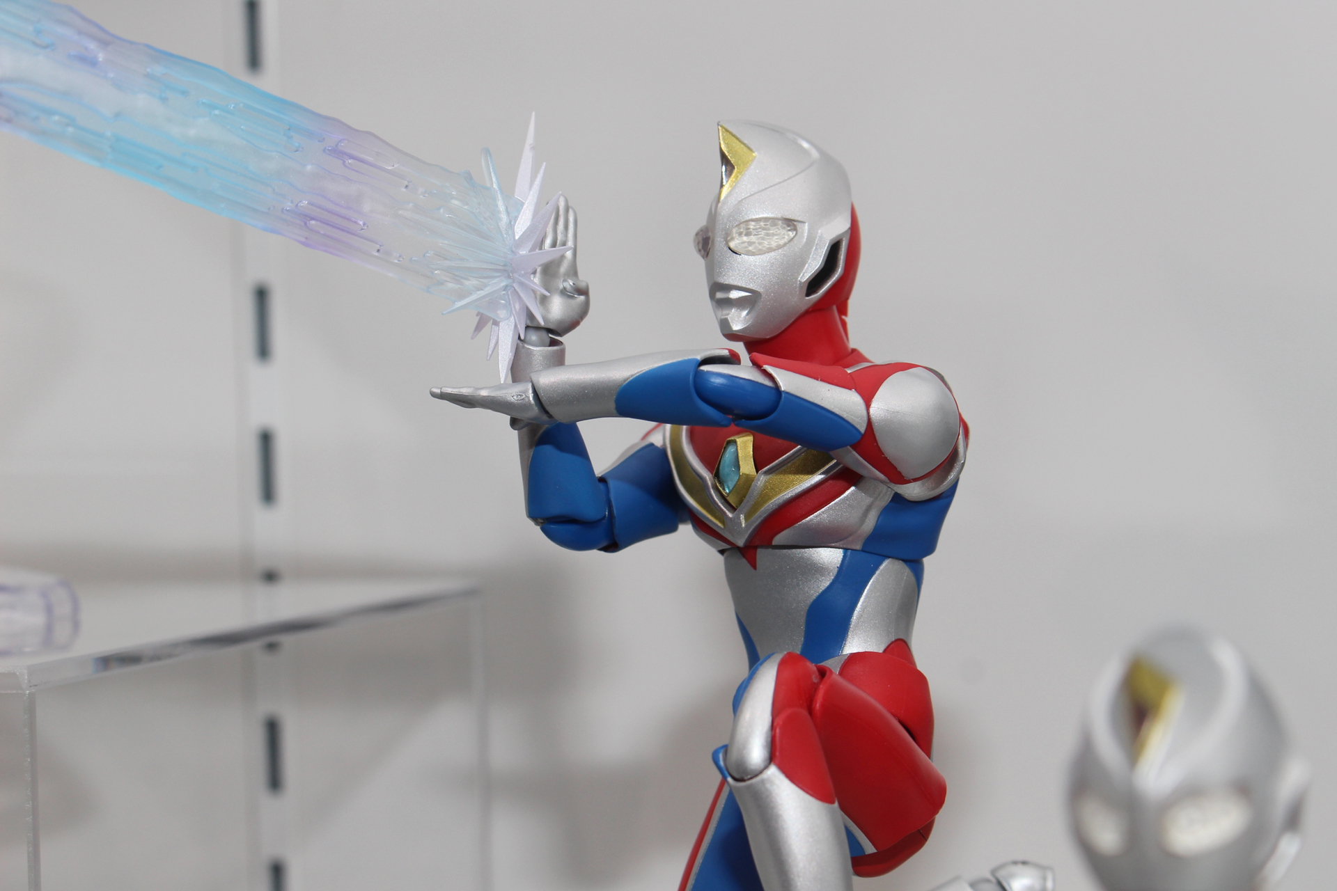 劇中のポーズを再現する可動範囲を備えている